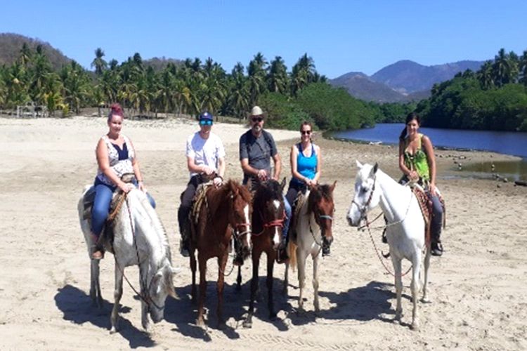 Ixtapa Paseo a Caballo en Playa Larga Zihuatanejo Reservaciones