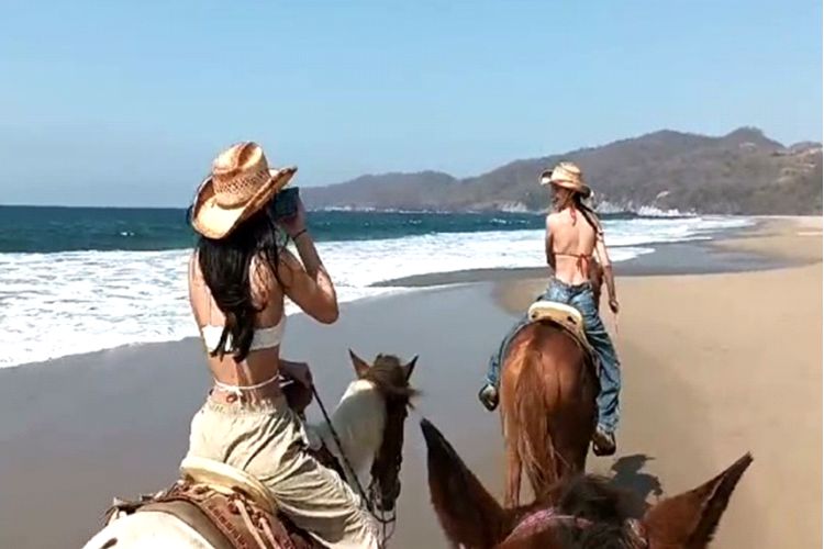 Ixtapa Paseo a Caballo en Playa Larga Zihuatanejo Reservaciones