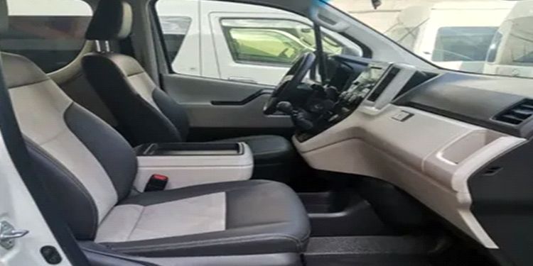 Transportación Aeropuerto Zona Hotelera Ixtapa Zihuatanejo / Van Toyota. Traslados Privados del Aeropuerto de Ixtapa Zihuatanejo. Traslados Compartidos del Aeropuerto de Ixtapa Zihuatanejo